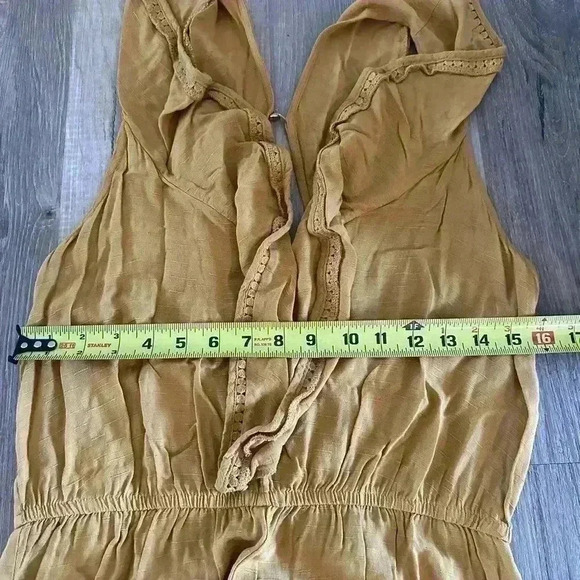 Women’s mustard yellow jumpsuit Size medium Frayed collar & button back Summer - Picture 10 of 10